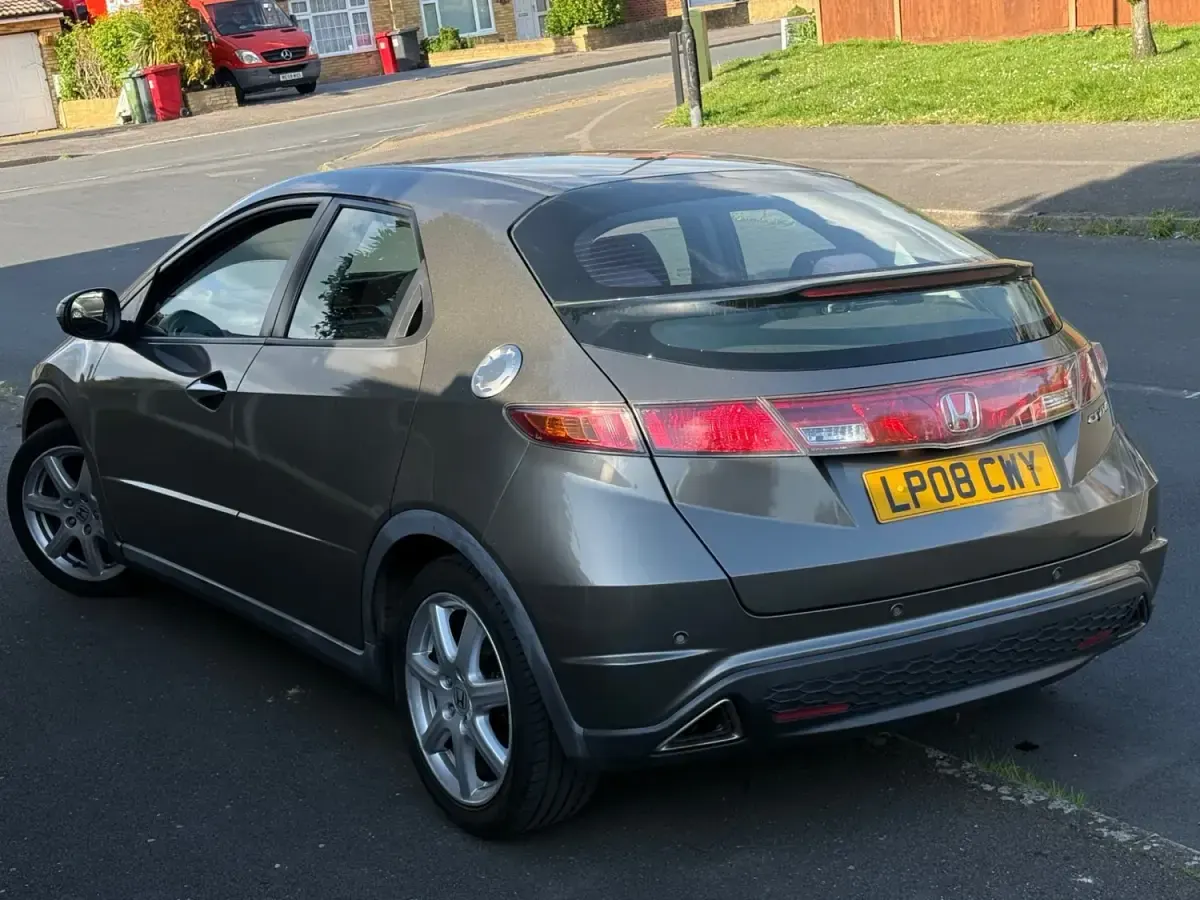 Begagnad Honda Civic EX 138 HK (101 kW) 2008 Grå Halvkombi