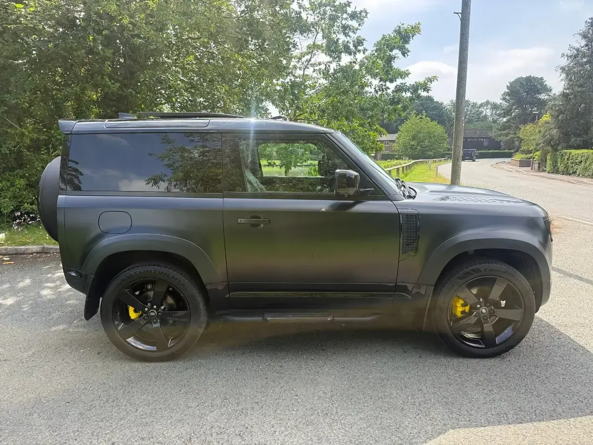 Used Land Rover Defender SE Dynamic 2022 Black SUV