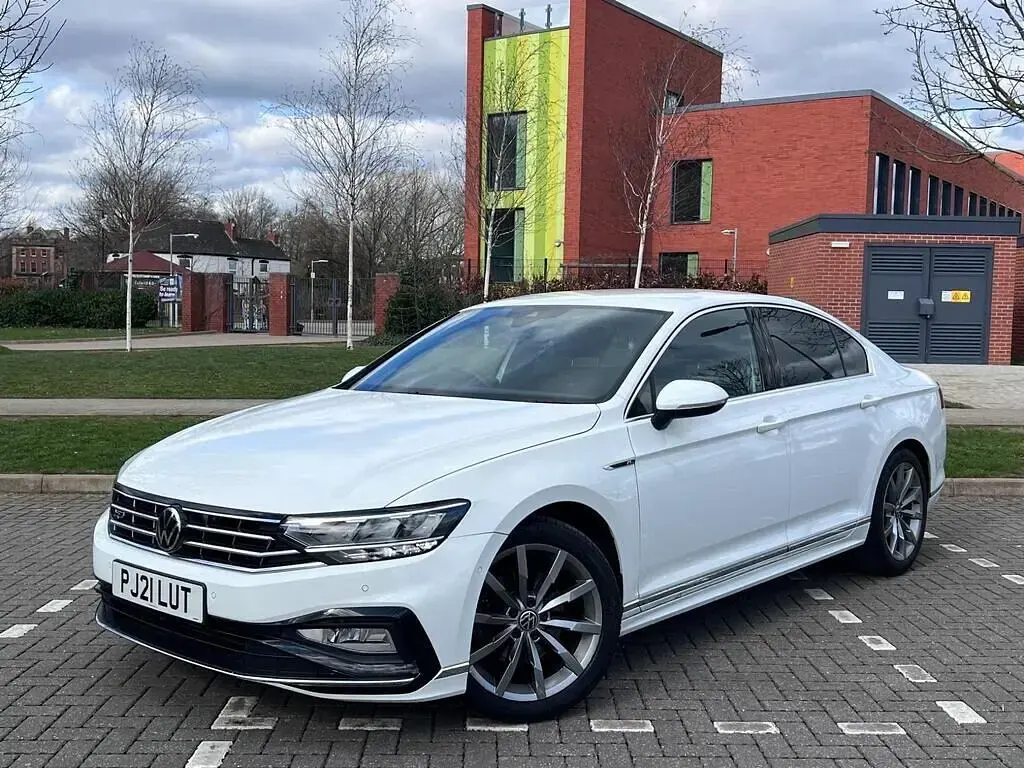 Used VW Passat R-line 150 HP (110 kW) 2021 White Sedan