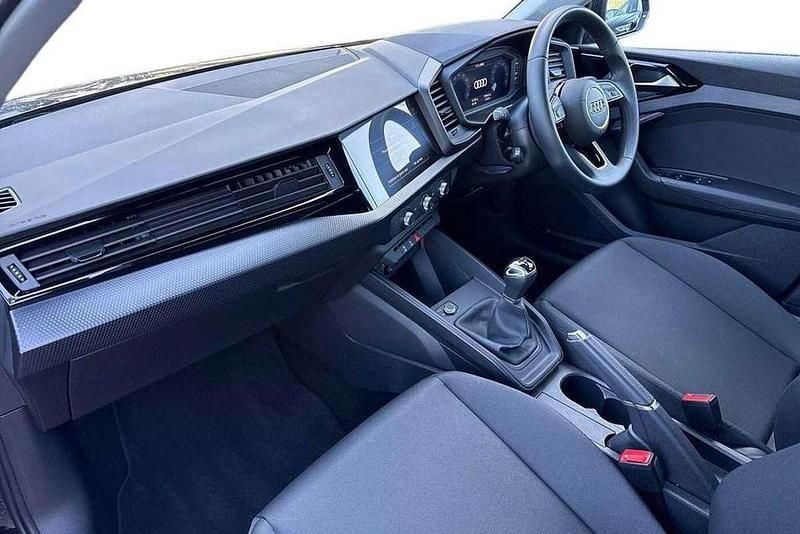 Usado Audi A1 Design 94 HP (69 kW) 2023 Preto SUV