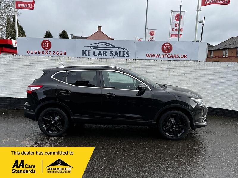 Used Nissan Qashqai N-TEC 110 HP (80 kW) 2016 Black SUV