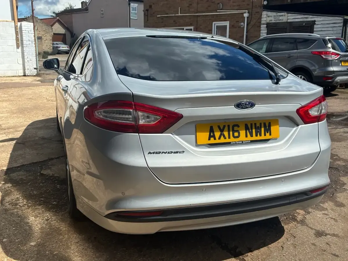 Used Ford Mondeo Zetec 2016 Silver Hatchback