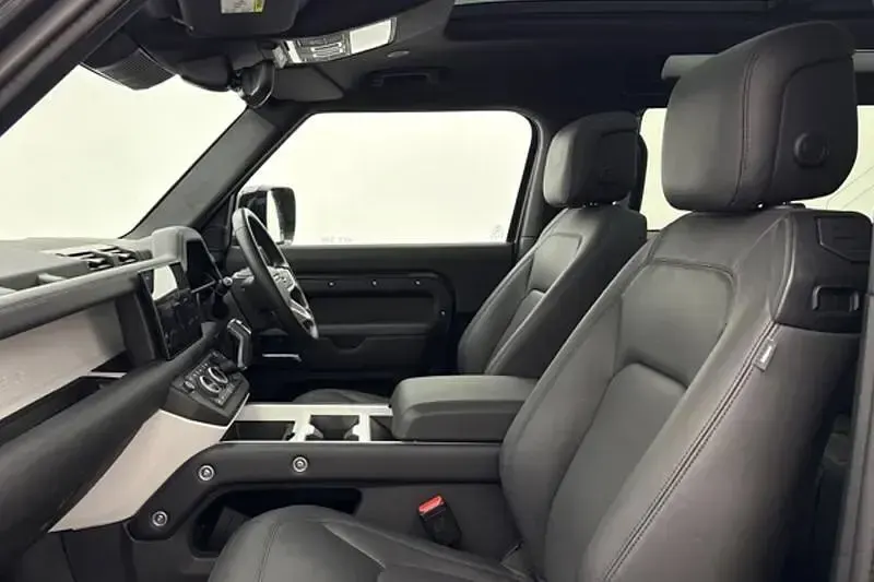 Used Land Rover Defender HSE Dynamic 245 HP (180 kW) 2025 Grey SUV