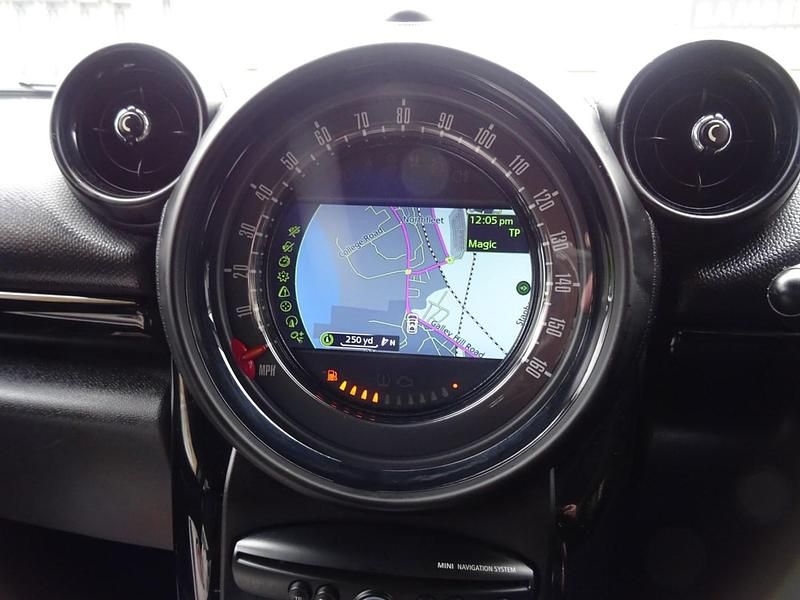 Usado Mini Cooper D 112 HP (82 kW) 2014 Verde Citadino