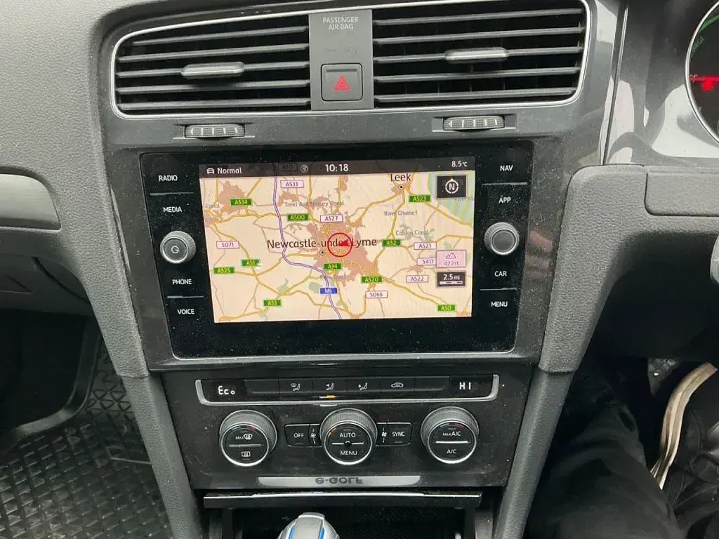 Begagnad VW e-Golf 99 kW (135 HK) 2019 Blå Halvkombi