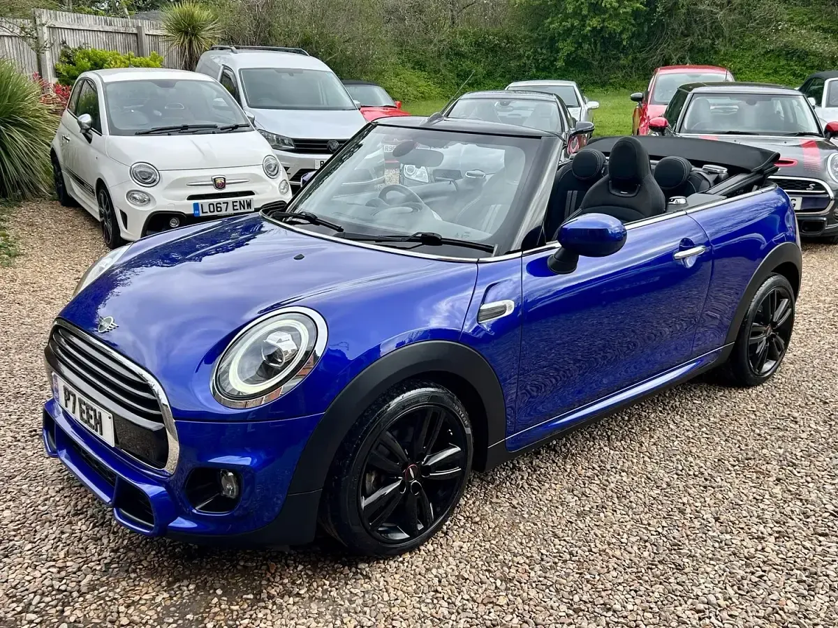 Używany Mini Cooper Cabriolet Sport 136 KM (100 kW) 2020 Niebieski Kabriolet