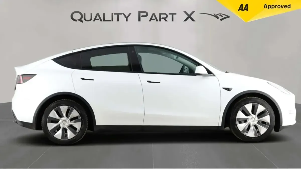 Used Tesla Model Y Long Range AWD 378 kW (514 HP) 2022 White SUV