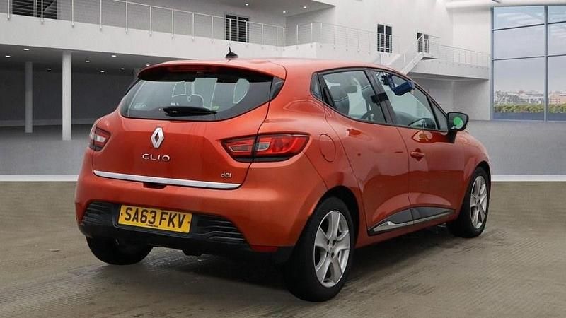 Used Renault Clio IV Dynamique 90 HP (66 kW) 2013 Red Hatchback