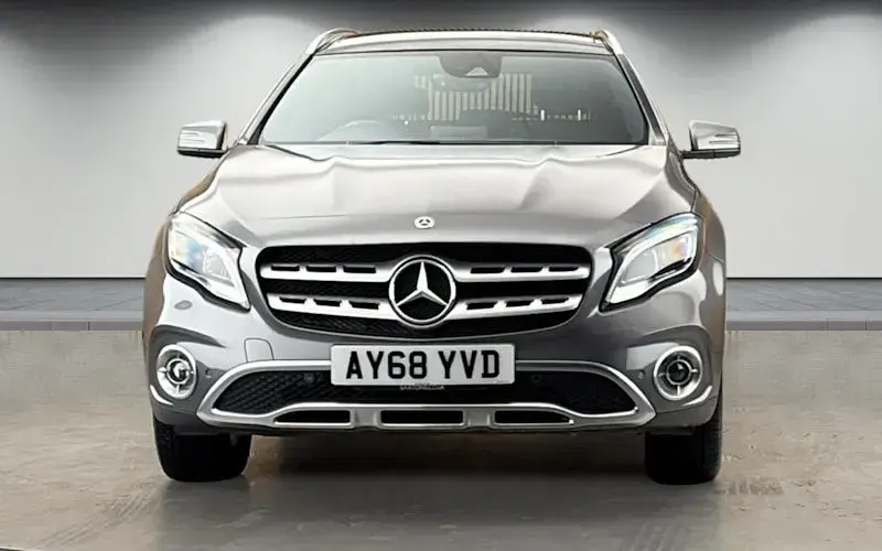 Käytetty Mercedes GLA200 Premium Plus 156 HP (114 kW) 2018 Harmaa Katumaasturi