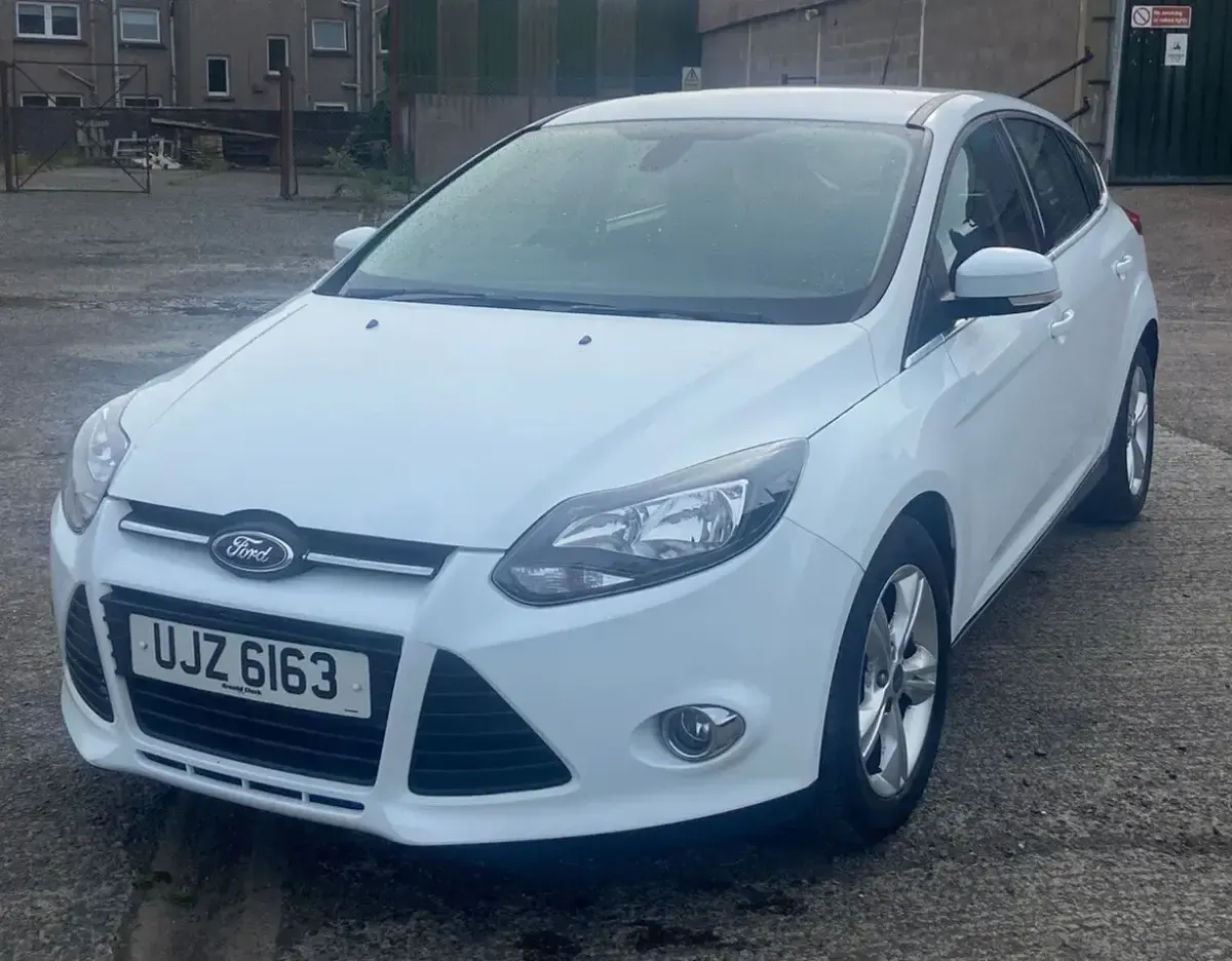 Used Ford Focus Zetec 2013 White Hatchback
