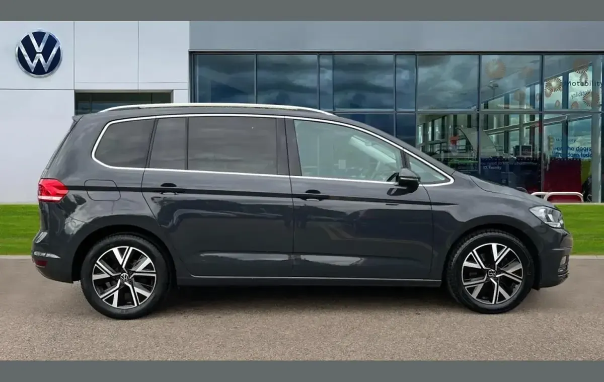 Używany VW Touran SEL 150 KM (110 kW) 2023 Szary Minivan