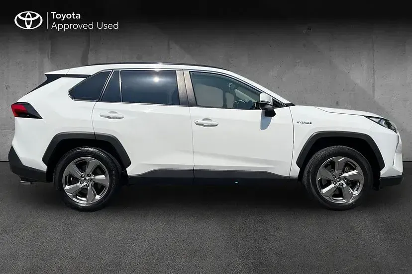 Used Toyota RAV4 Hybrid Design 218 HP (160 kW) 2021 White SUV