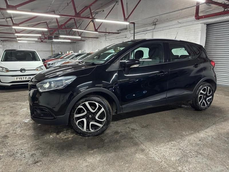 Used Renault Captur Dynamique 90 HP (66 kW) 2015 Black SUV