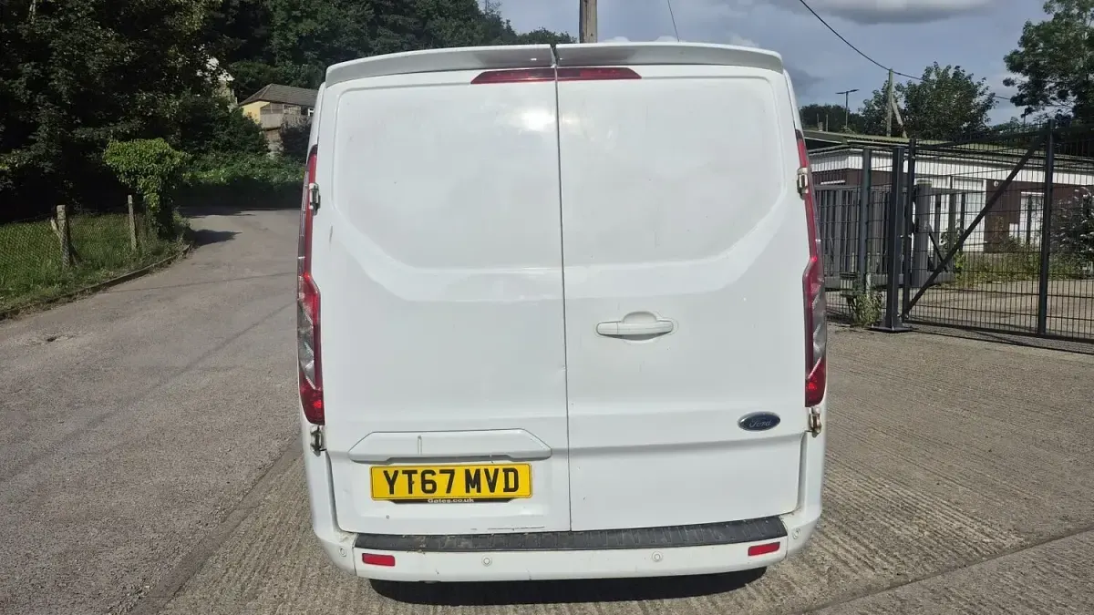 Used Ford Transit Custom Limited 130 HP (95 kW) 2017 White Van