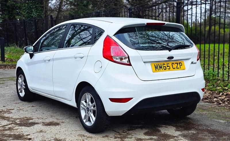 Used Ford Fiesta Zetec 2015 White Hatchback