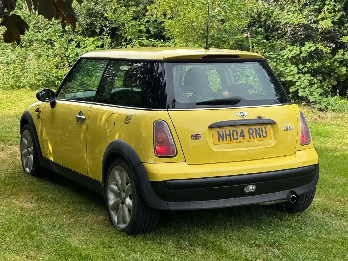Used Mini ONE Hatch 90 HP (66 kW) 2004 Yellow Hatchback