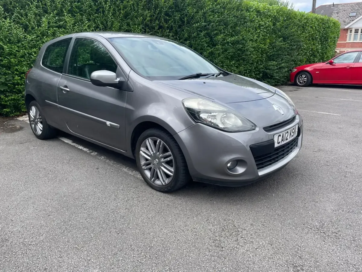 Gebraucht Renault Clio IV Dynamique 88 PS (64 kW) 2012 Grau Kleinwagen