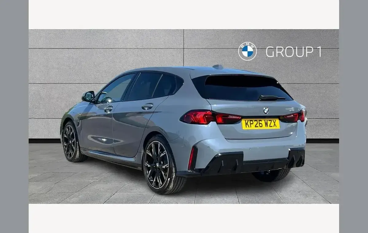 Begagnad BMW 120 M Sport 154 HK (113 kW) 2026 Grå Halvkombi