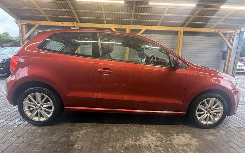 Used VW Polo SE 90 HP (66 kW) 2015 Red Hatchback