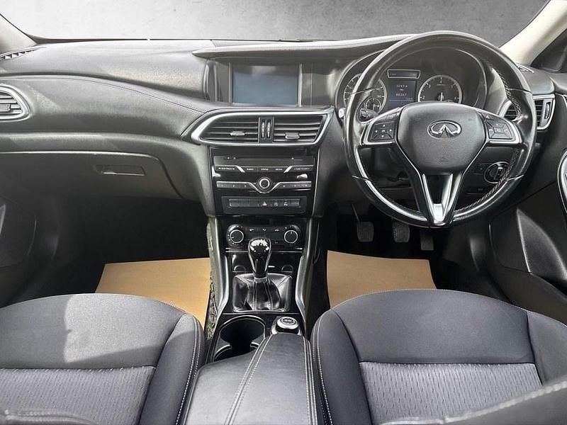 Used Infiniti Q30 109 HP (80 kW) 2017 Black Hatchback