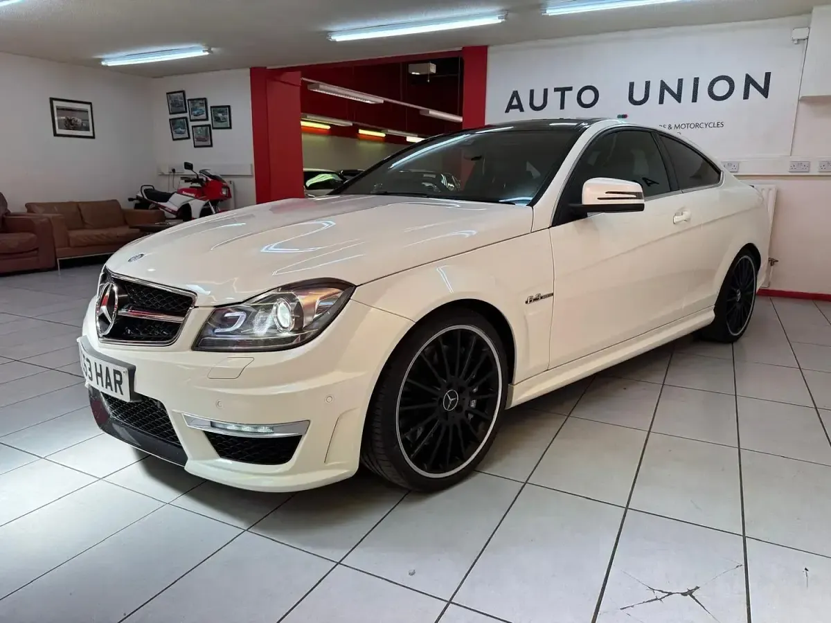 Used Mercedes C63 AMG 451 HP (331 kW) 2014 White Coupe
