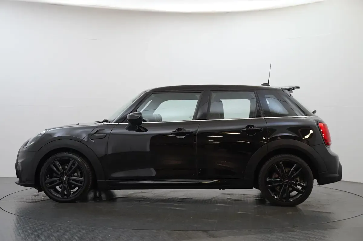 Używany Mini Cooper Hatch 134 KM (98 kW) 2021 Czarny Hatchback
