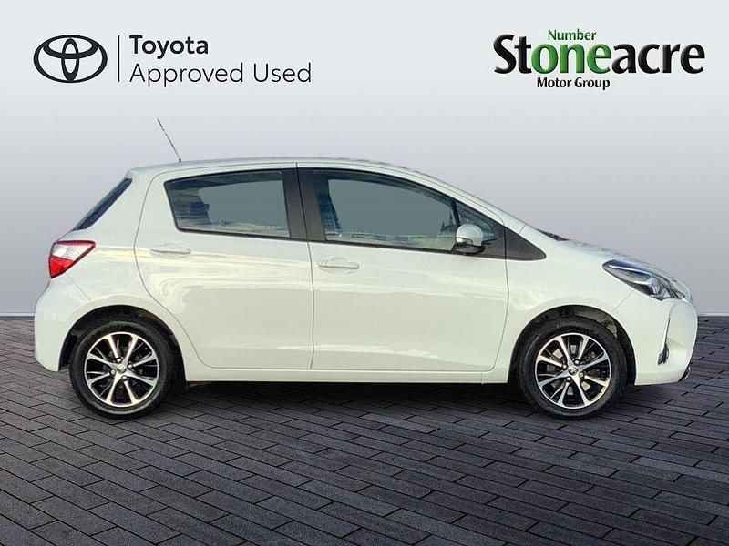 Used Toyota Yaris 111 HP (81 kW) 2019 White Hatchback