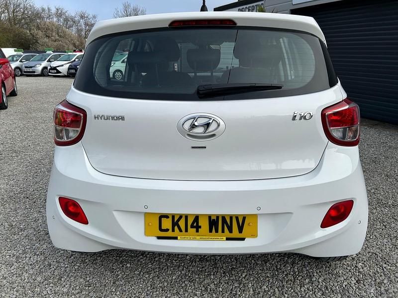 Used Hyundai i10 SE 66 HP (48 kW) 2014 White Hatchback