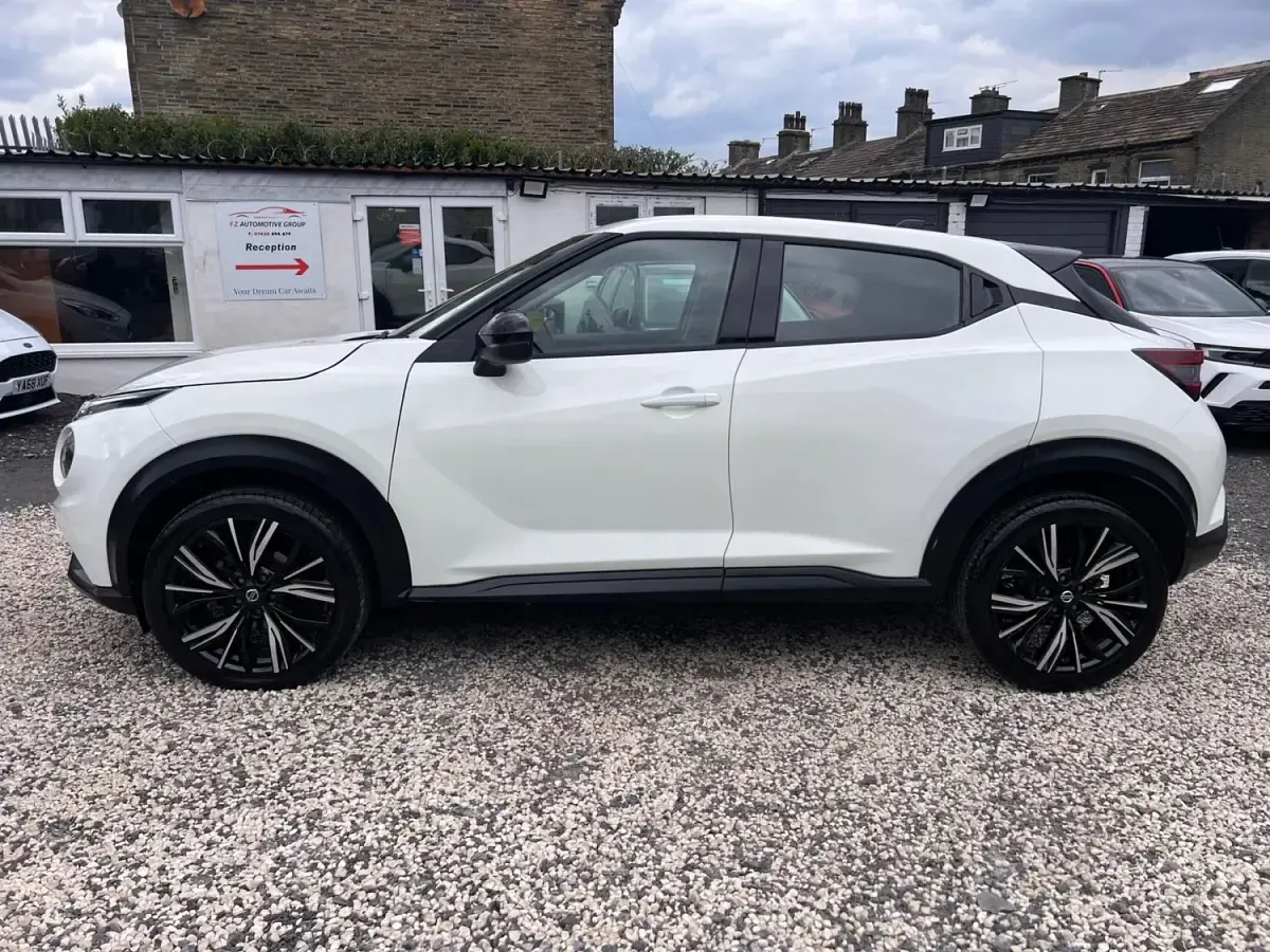 Usado Nissan Juke Acenta Premium 114 HP (83 kW) 2025 Branco SUV
