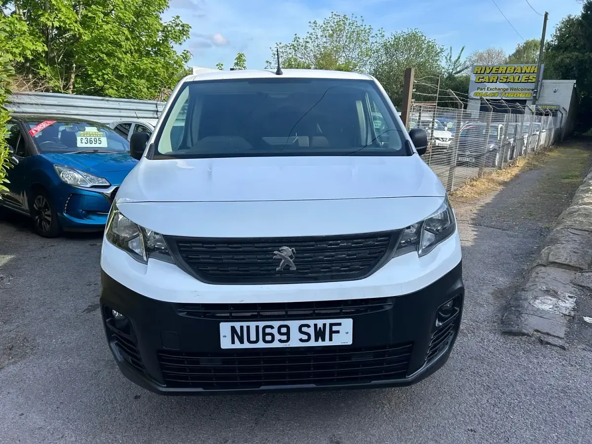 Used Peugeot Partner 131 HP (96 kW) 2019 White MPV