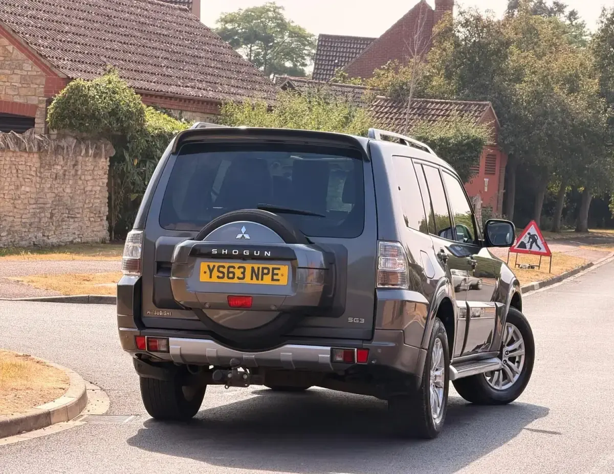 Used Mitsubishi Shogun 197 HP (144 kW) 2013 Grey SUV