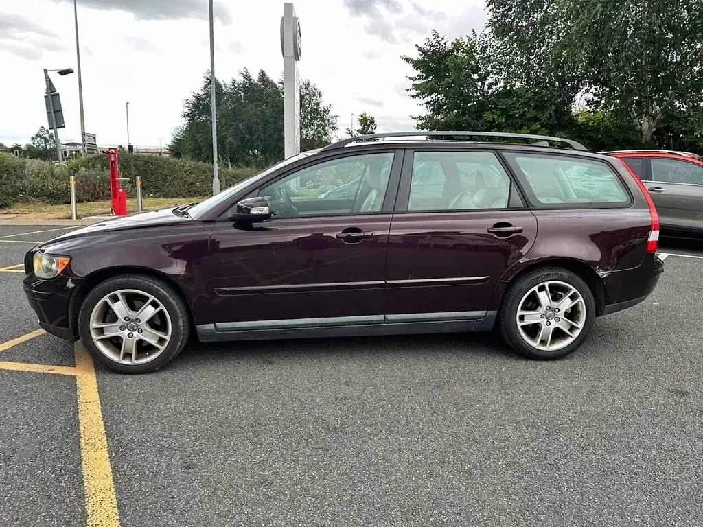 Used Volvo V50 SE 136 HP (100 kW) 2007 Purple Estate