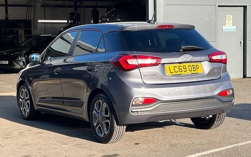 Used Hyundai i20 Premium 101 HP (74 kW) 2019 Grey Hatchback