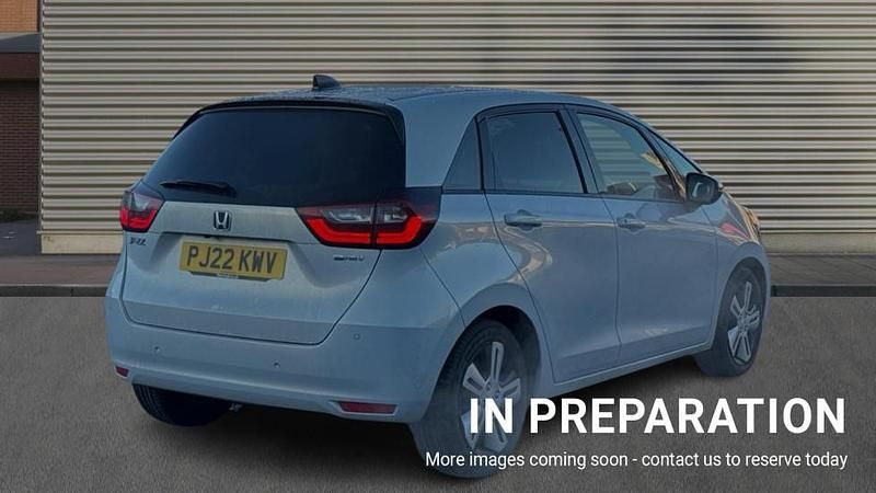 Used Honda Jazz Hybrid 109 HP (80 kW) 2022 White Hatchback