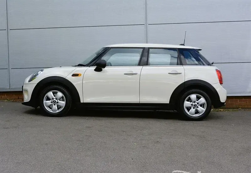 Used Mini ONE Hatch 102 HP (75 kW) 2015 White Hatchback