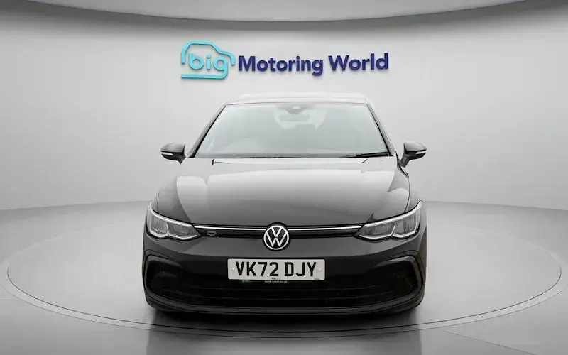 Second-hand VW Golf VIII R-line 150 CP (110 kW) 2024 Hatchback