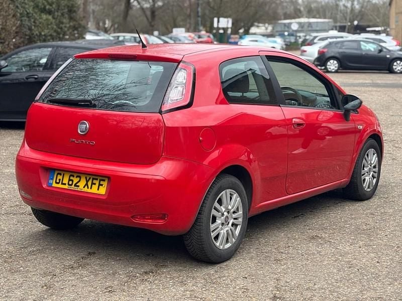 Used Fiat Punto Easy 85 HP (62 kW) 2013 Red Hatchback