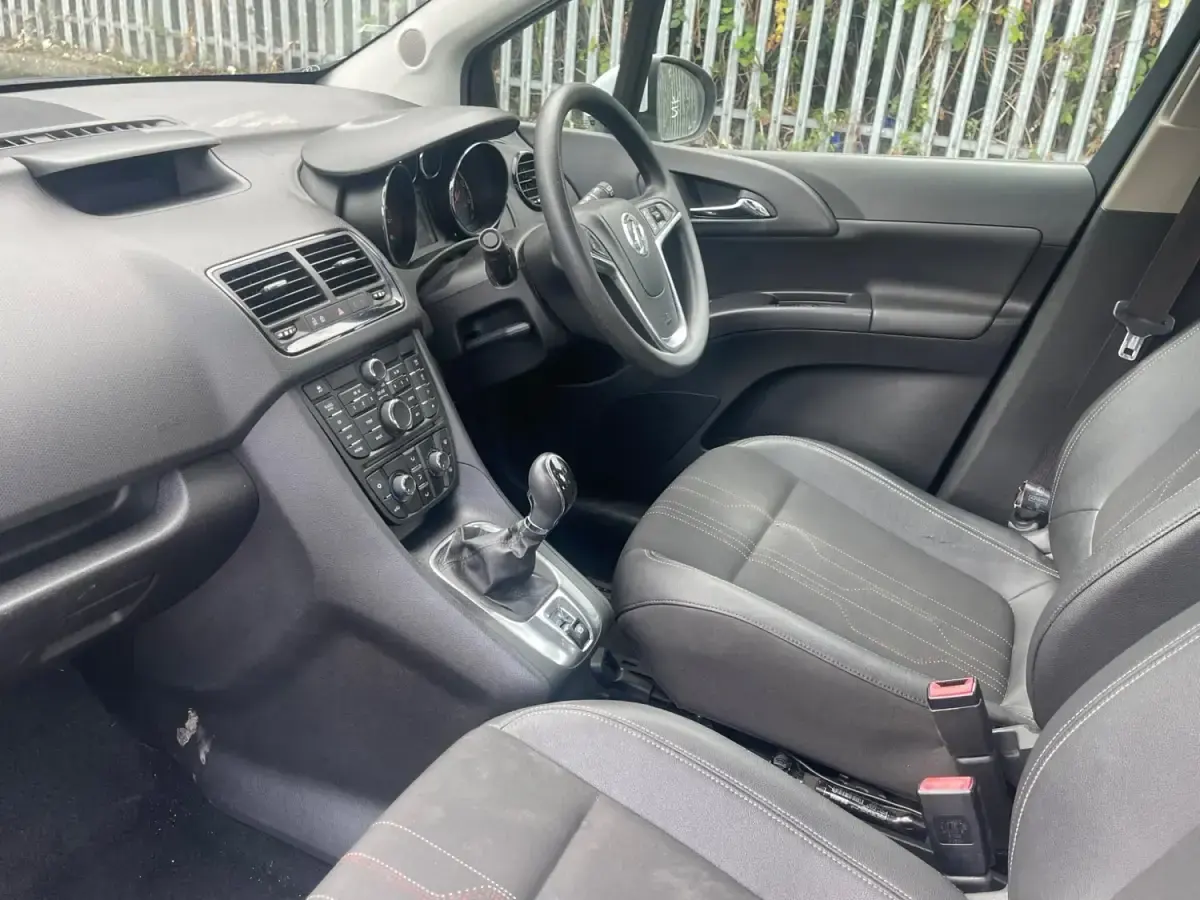 Second-hand Vauxhall Meriva Active 2012 Alb Monovolum