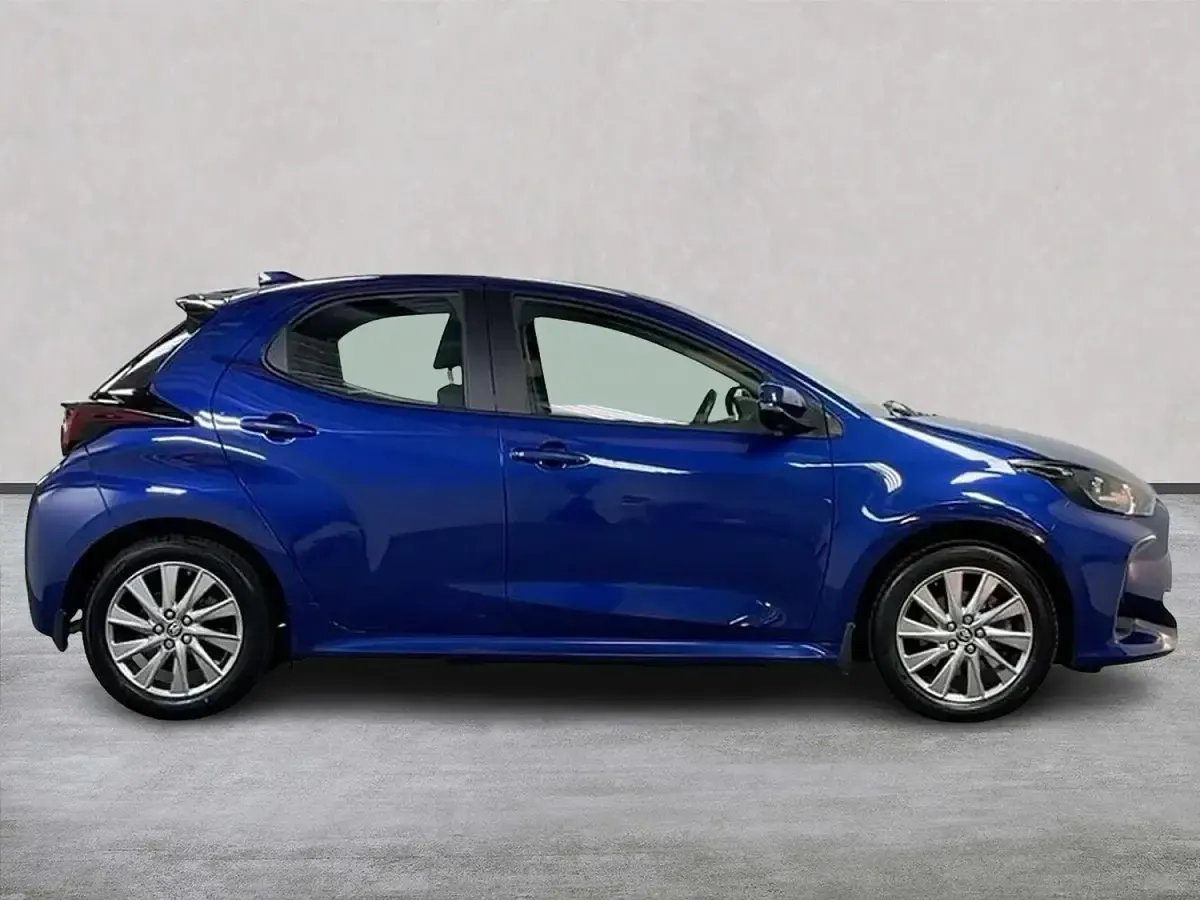 Used Toyota Yaris Design 116 HP (85 kW) 2023 Blue Hatchback