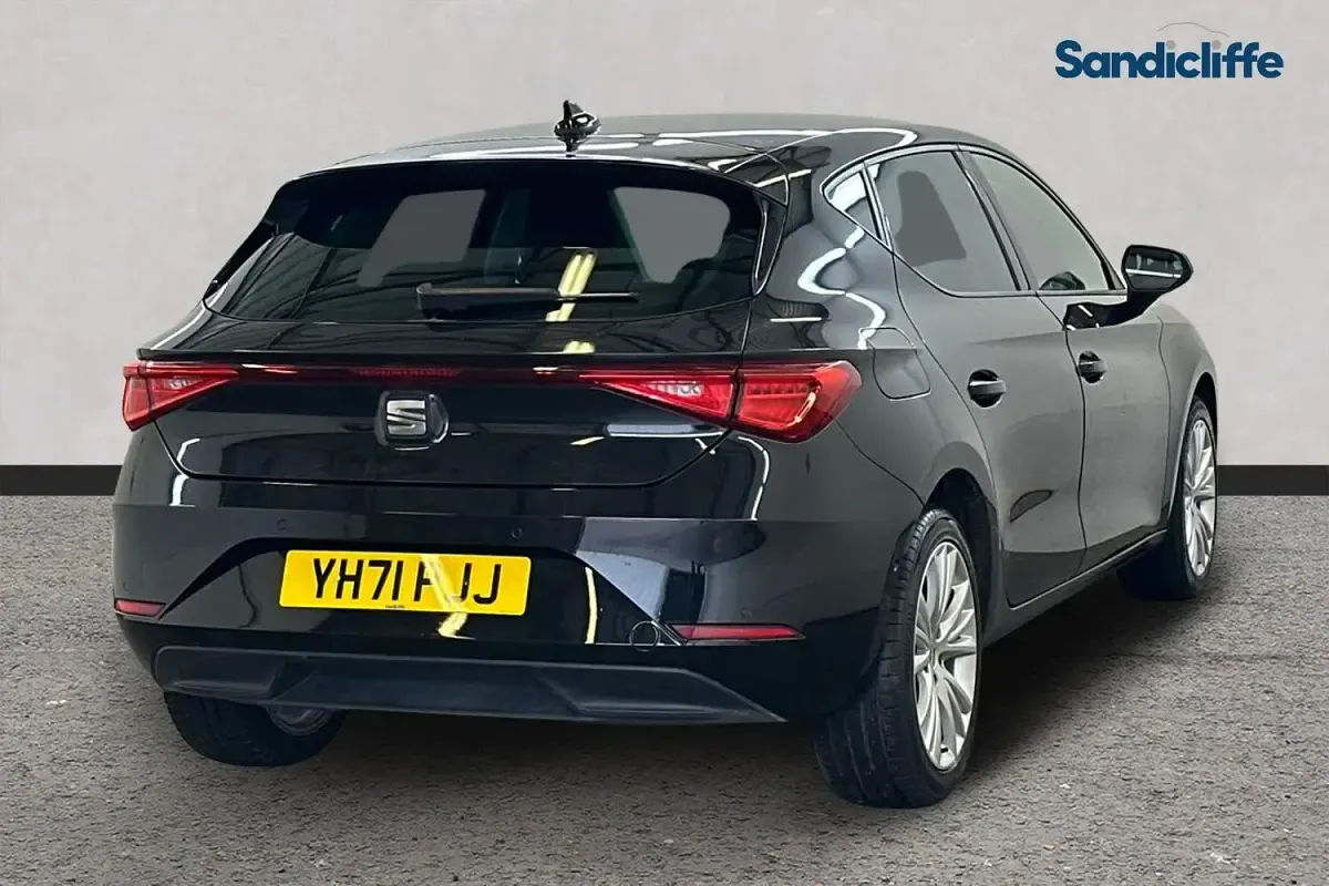 Used Seat Leon SE Dynamic 110 HP (80 kW) 2024 Black Hatchback