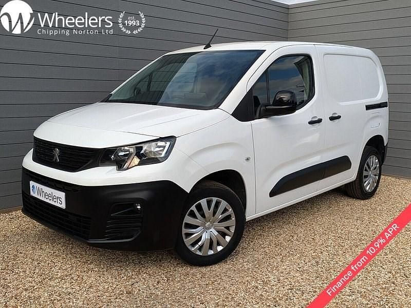 White Used 2022 Peugeot Partner Premium Van | £10,450 (Fair price) - Image 1/4