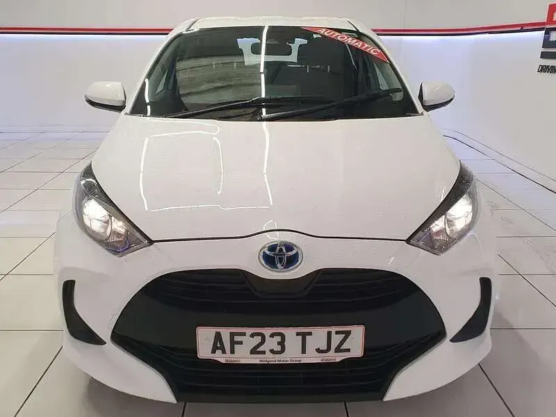 Used Toyota Yaris 120 HP (88 kW) 2023 White Hatchback