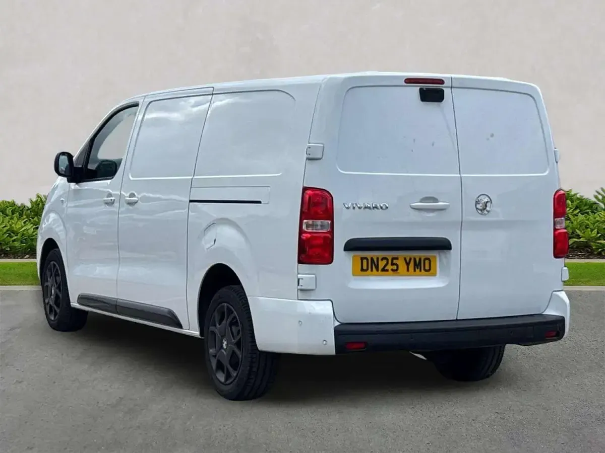 Used Vauxhall Vivaro 145 HP (106 kW) 2025 White MPV