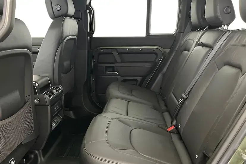 Used Land Rover Defender HSE Dynamic 300 HP (220 kW) 2026 Unknown SUV