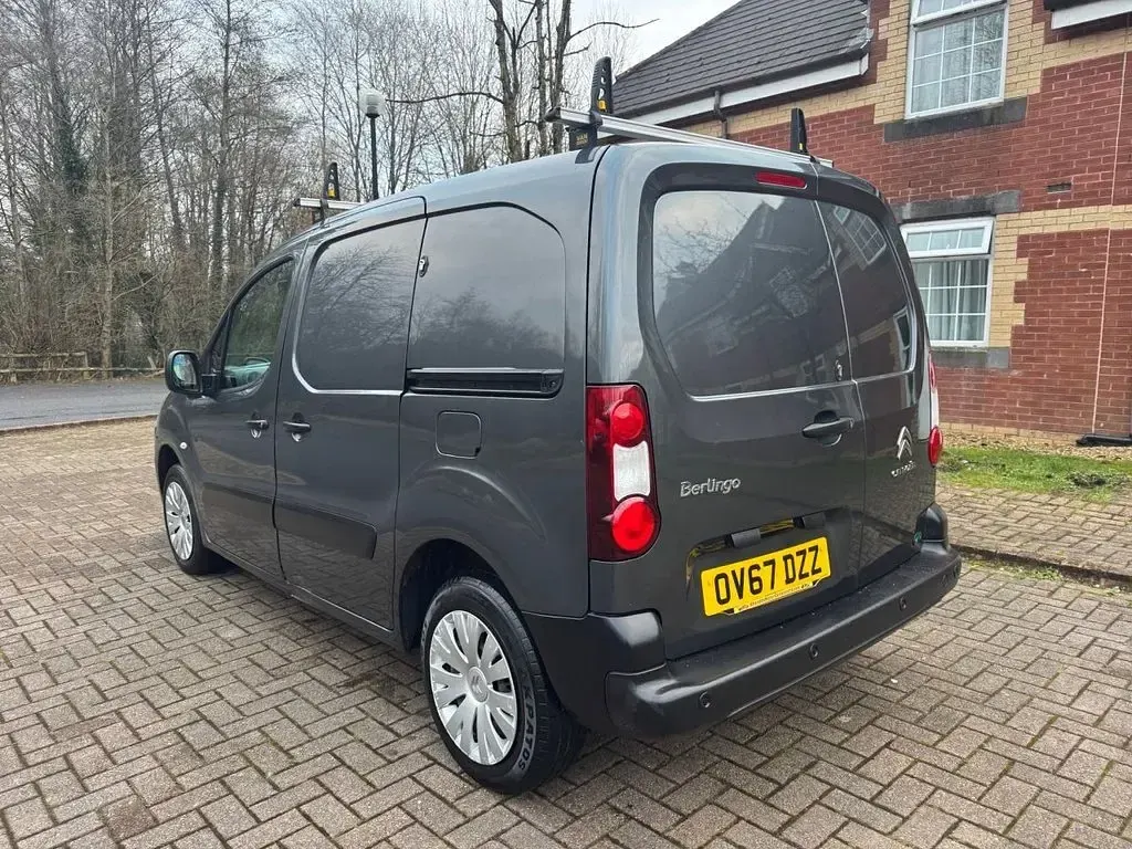 Used Citroën Berlingo 100 HP (73 kW) 2017 Grey MPV