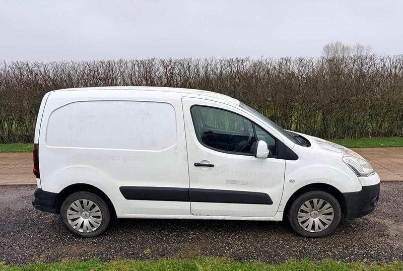 Used Citroën Berlingo 75 HP (55 kW) 2013 White MPV