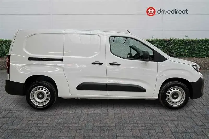 New Vauxhall Combo S 100 HP (73 kW) 2026 White MPV