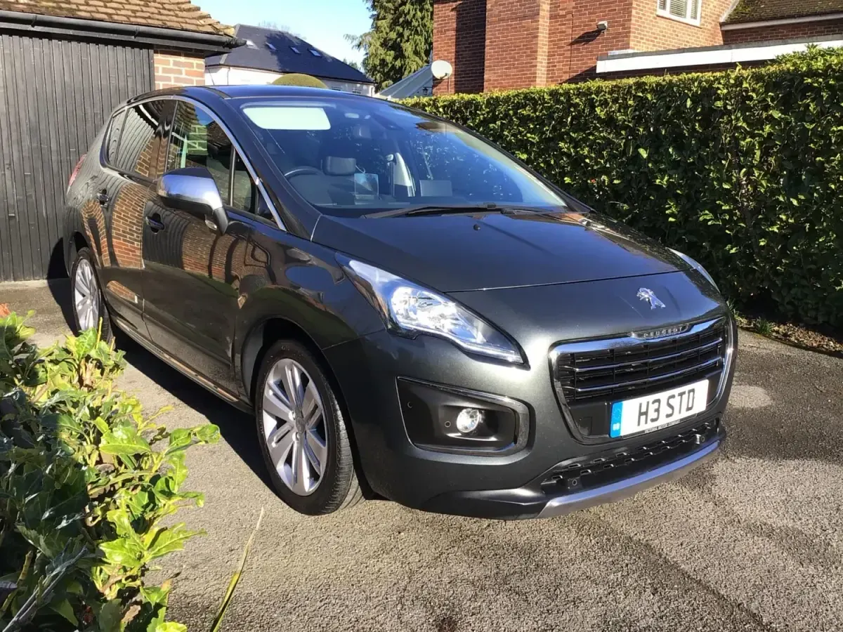 Begagnad Peugeot 3008 Allure 120 HK (88 kW) 2017 Grå SUV