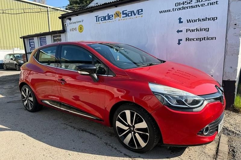 Used Renault Clio IV Dynamique 90 HP (66 kW) 2014 Red Hatchback