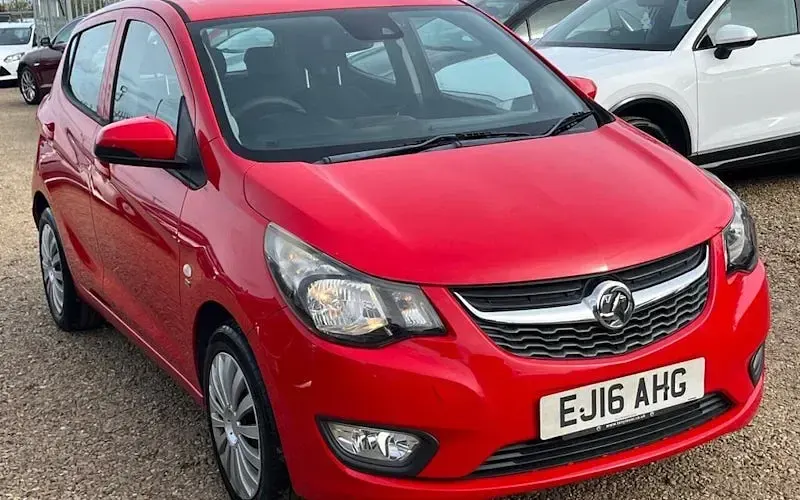 Used Vauxhall Viva 75 HP (55 kW) 2016 Red Hatchback